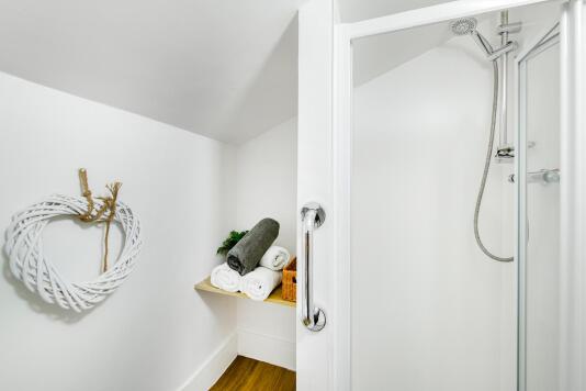 ROOM 4 BATHROOM