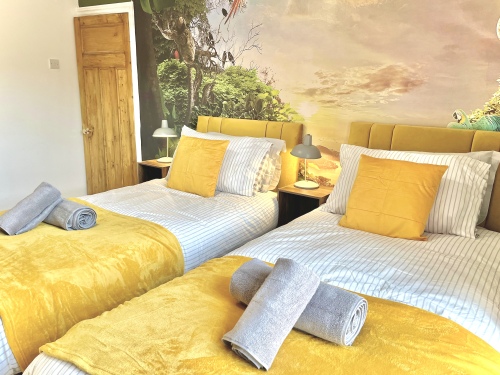 Bedroom 2 - with 2 comfy single beds