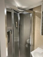 Apt.12Private bathroom