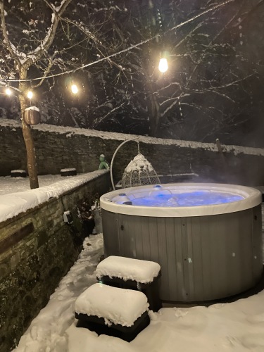 Hot tub in the snow!