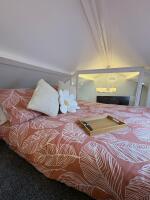 Upstairs attic room - double bed