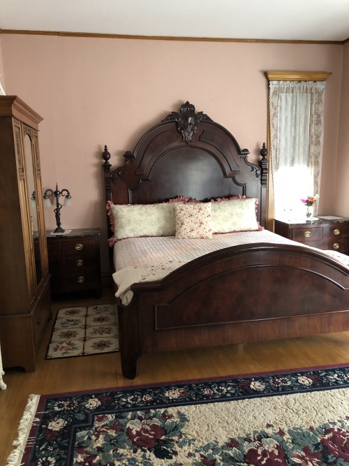Belle Peabody Brown Suite-King-Deluxe-Ensuite with Shower-Courtyard view