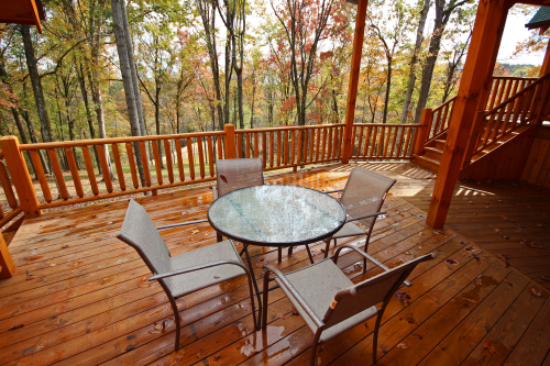 Outdoor Dining Table, Back Middle Deck, Majestic Oaks Lodge