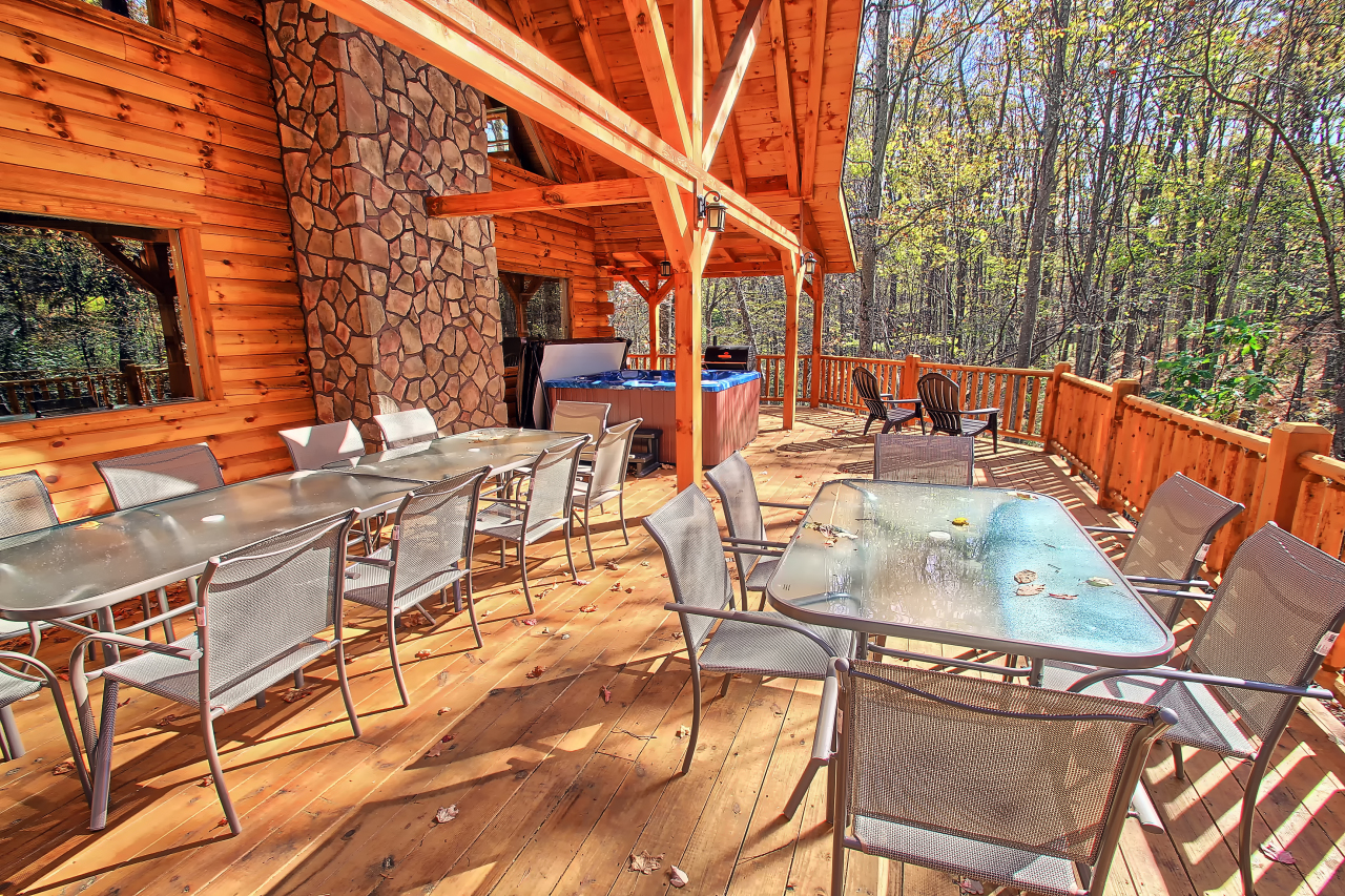 Dogwood Lane Lodge by Hocking Hills Serenity Cabins