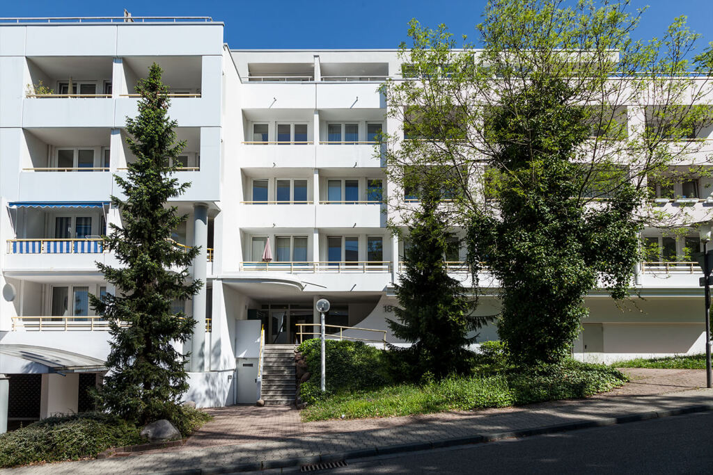Außenansicht des Apartmenthauses im Grünen