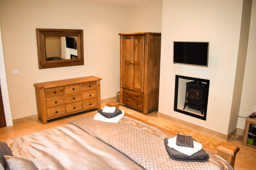 Luxury-House-Whirlpool bath-Mountain View