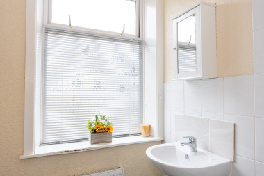 Bathroom with Shower, Toilet & Bathtub 