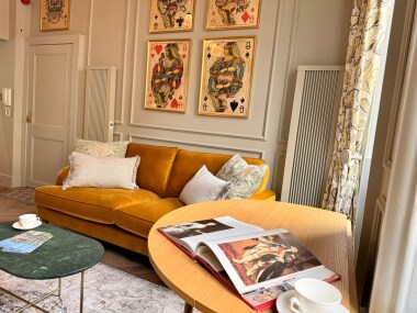 dining table folds out to seat 4