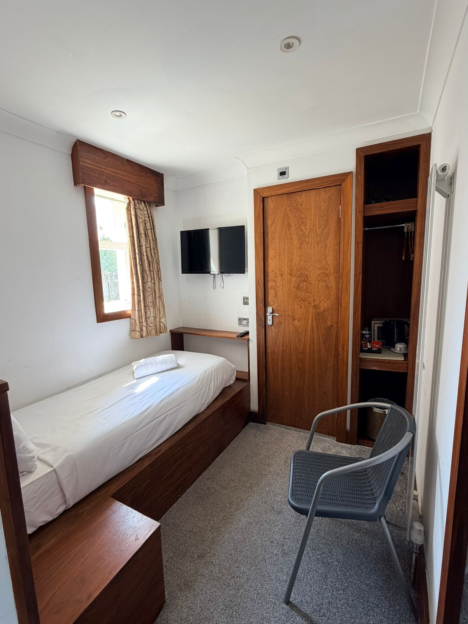 Single Room — photo 1 of 2