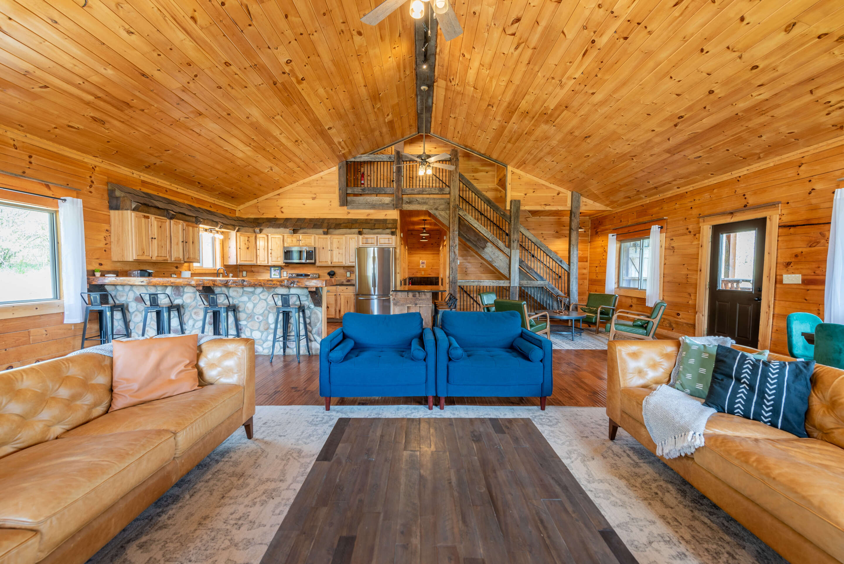 Majestic Lodge | Photo 7
