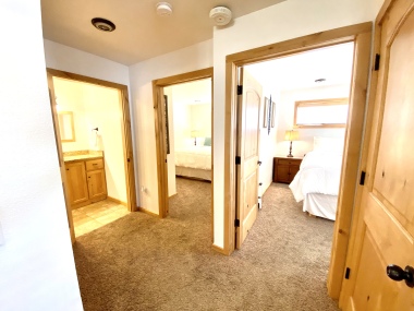 2 bedrooms in each suite with king size bed in each room