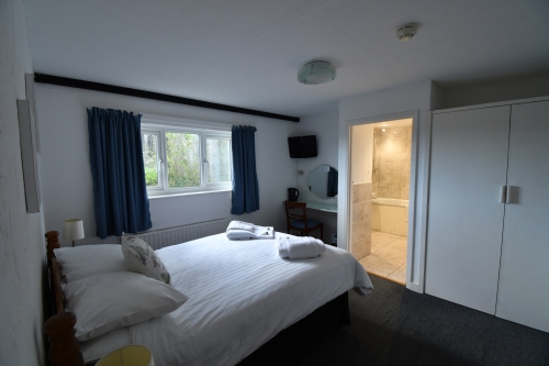 Double room-Ensuite with Bath-and Shower - Base Rate