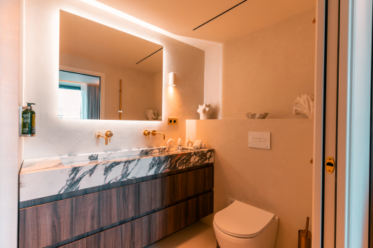 Chambre 1 avec douche et vue sur le Vieux Port 