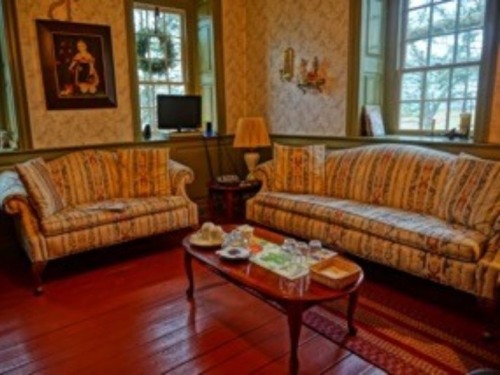 Guest parlor