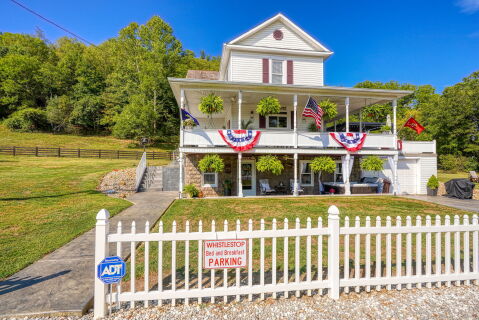 Bed and Breakfast Stops [洋書] 中古】Bed and Breakfast Stops [洋書]