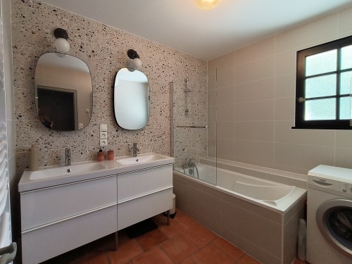 salle de bains rez de chaussée et lave linge