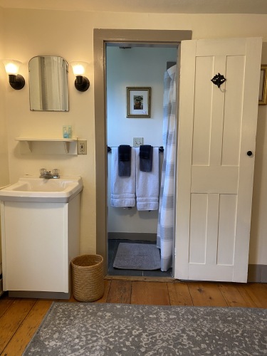 Queen-Private Bathroom-Standard-Respect