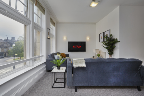 Bright and welcoming living room with modern décor.