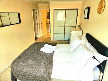 main bedroom (ensuite bathroom)