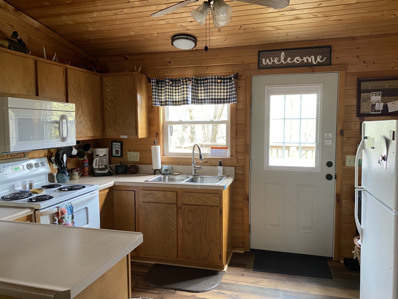 Lake Hill Cabins Big Pine, Athens, United States HhLakehills