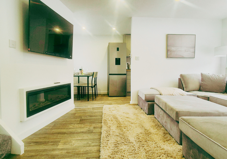 Spacious & Luxury 2BR Flat in Calverton