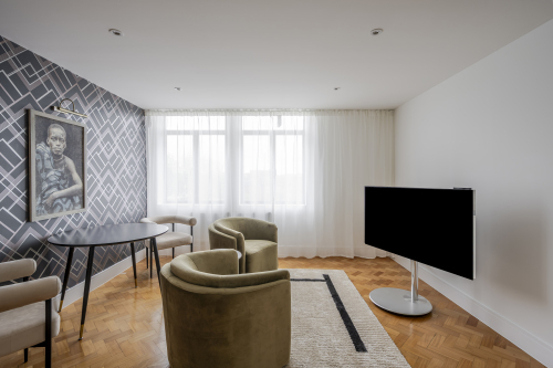 Beautifully designed living room. Sky Sports (football & F1)/Sky Movies, Netflix and many more all included