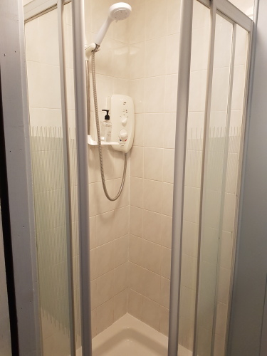 Twin/Double shared shower