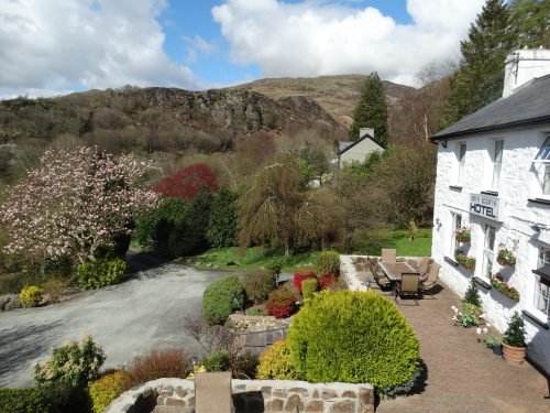 House terrace and side mountain views