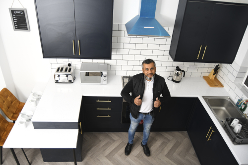 Kitchen - Breakfast Bar - Your host Mo at your service !