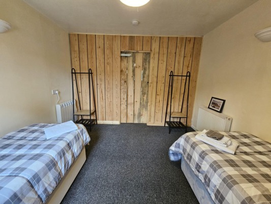 Twin Bedroom looking towards door to lounge