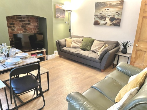 Lounge / Diner - Open plan spacious lounge and dining area with smart TV