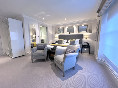 King-Deluxe-Ensuite - Breakfast Included