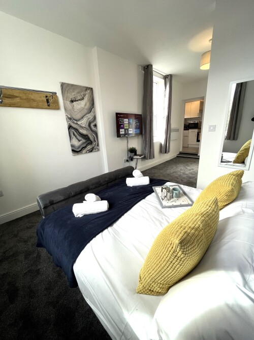 Studio 5 - Comfy double bed for a good nights rest