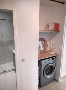 entrée donnant sur la salle d'eau