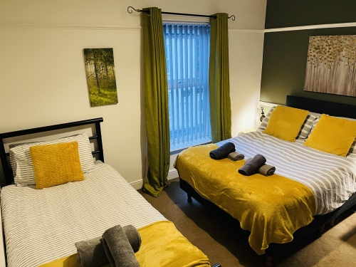 Cozy yellow room with 2-bed layout