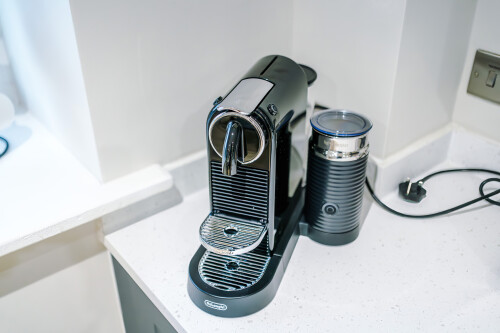 Stylish 2-Bed 2-Bath Apartment in Newly Renovated Victorian Building – Prime Leeds City Centre near Station