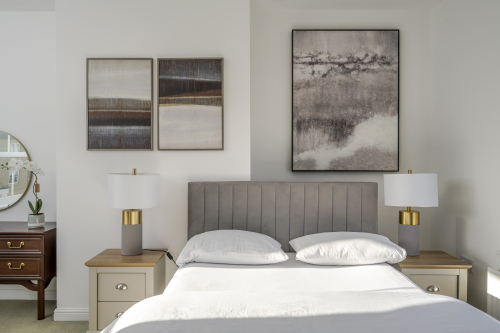 Warm and welcoming, this bedroom features a sumptuous double bed and a contemporary finish that creates an instant sense of relaxation. Ideal for guests looking for a quiet, restful space.