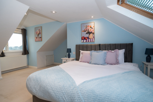 Master bedroom with a king-size zip-and-link bed, featuring super-comfortable mattresses designed for a restful night’s sleep