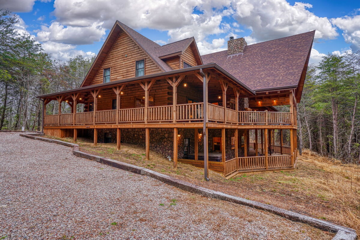 Blue Ridge Lodge by Hocking Lodging Company