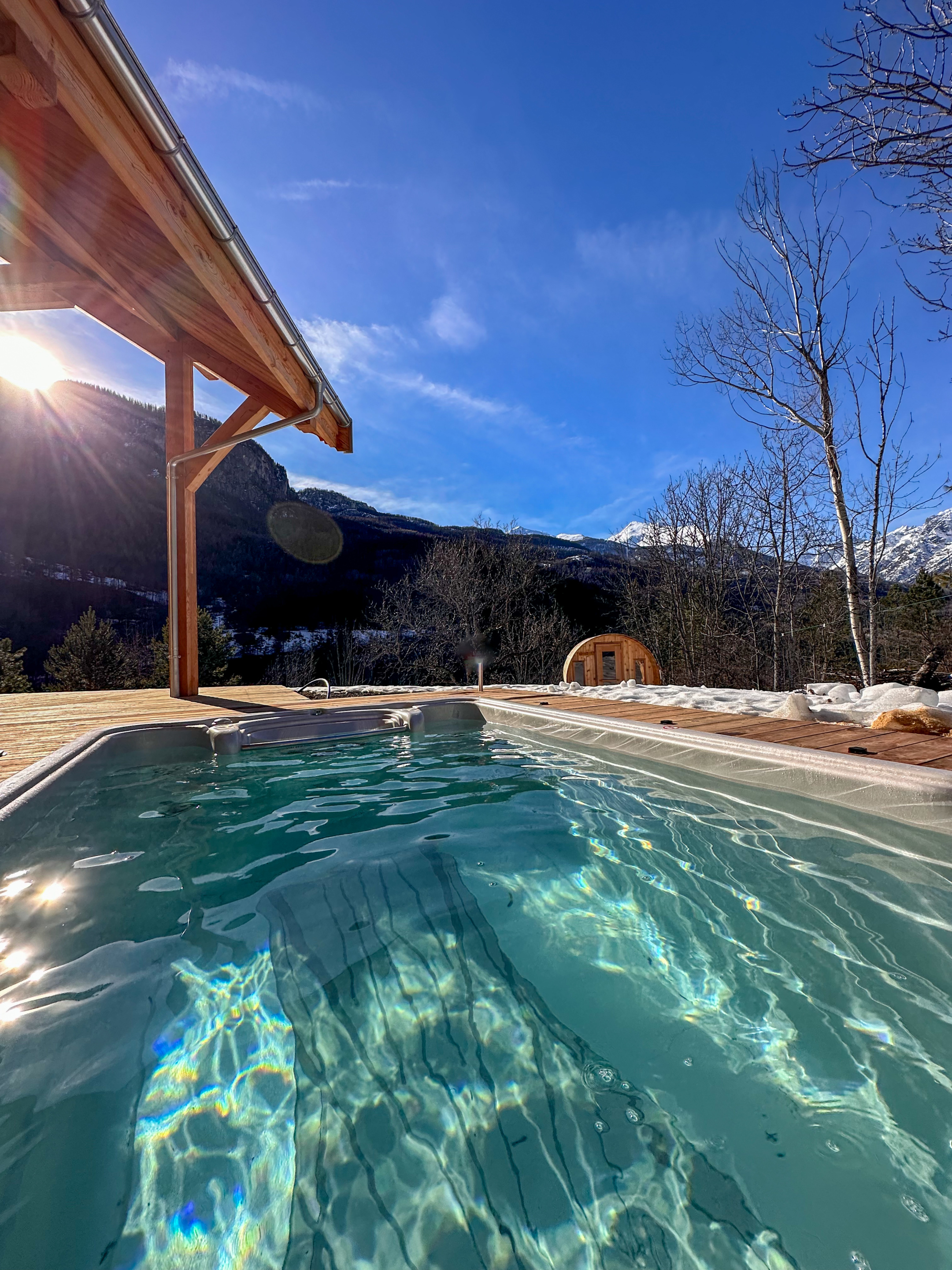Photo 2/6 — Gîte insolite « Chalet Ecrin des Vignes · Les Vigneaux, Hautes-Alpes » à Les Vigneaux Hautes-Alpes
