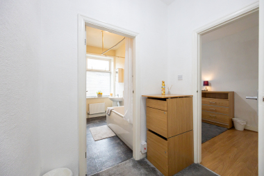 Bathroom with Shower, Toilet & Bathtub 