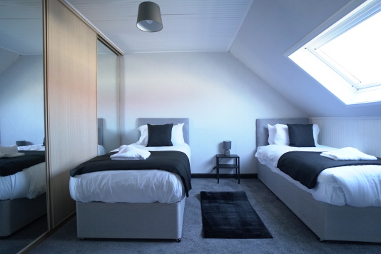 BEDROOM 2