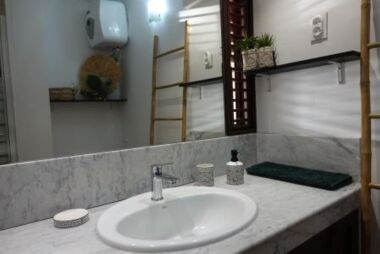 salle de bain studio mya 219  tartane