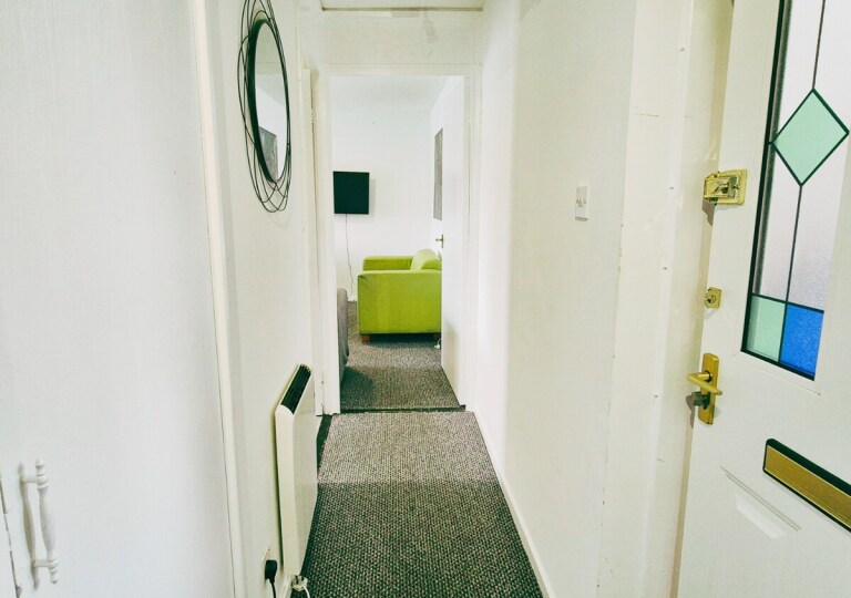 Comfy 3BR Flat on Quiet Street in Wollaton