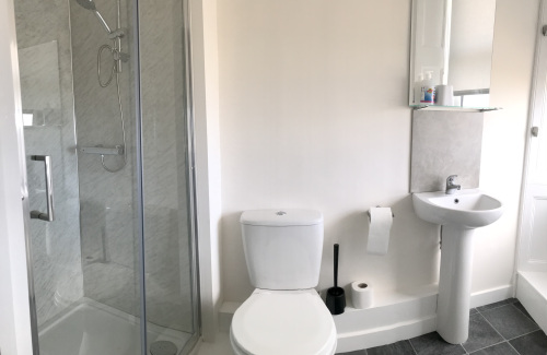Triple room-Ensuite with Shower - Base Rate