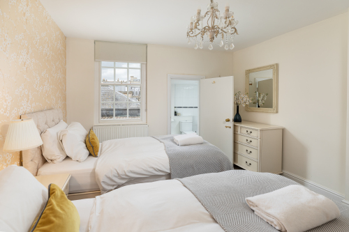 Bedroom 2 (Golden Bedroom): 1 Super King or 2 singles beds. Super comfortable futon (sleeps 3) Ensuite Bathroom