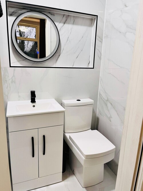 En-Suite bathroom for Bedroom 1 downstairs