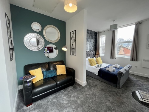 Studio 5 - Open plan living room and bedroom suite