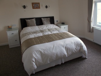 Camera da Letto - Carlyon is our popular first-floor double, featuring a king-size bed.
