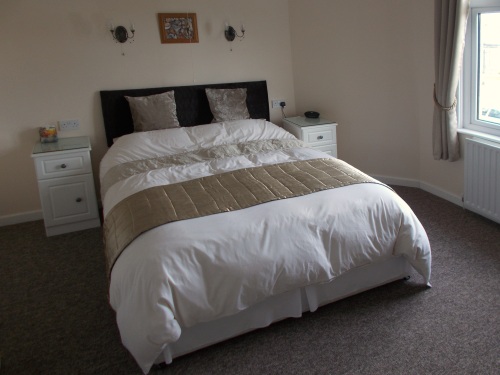 Carlyon is our popular first-floor double, featuring a king-size bed.